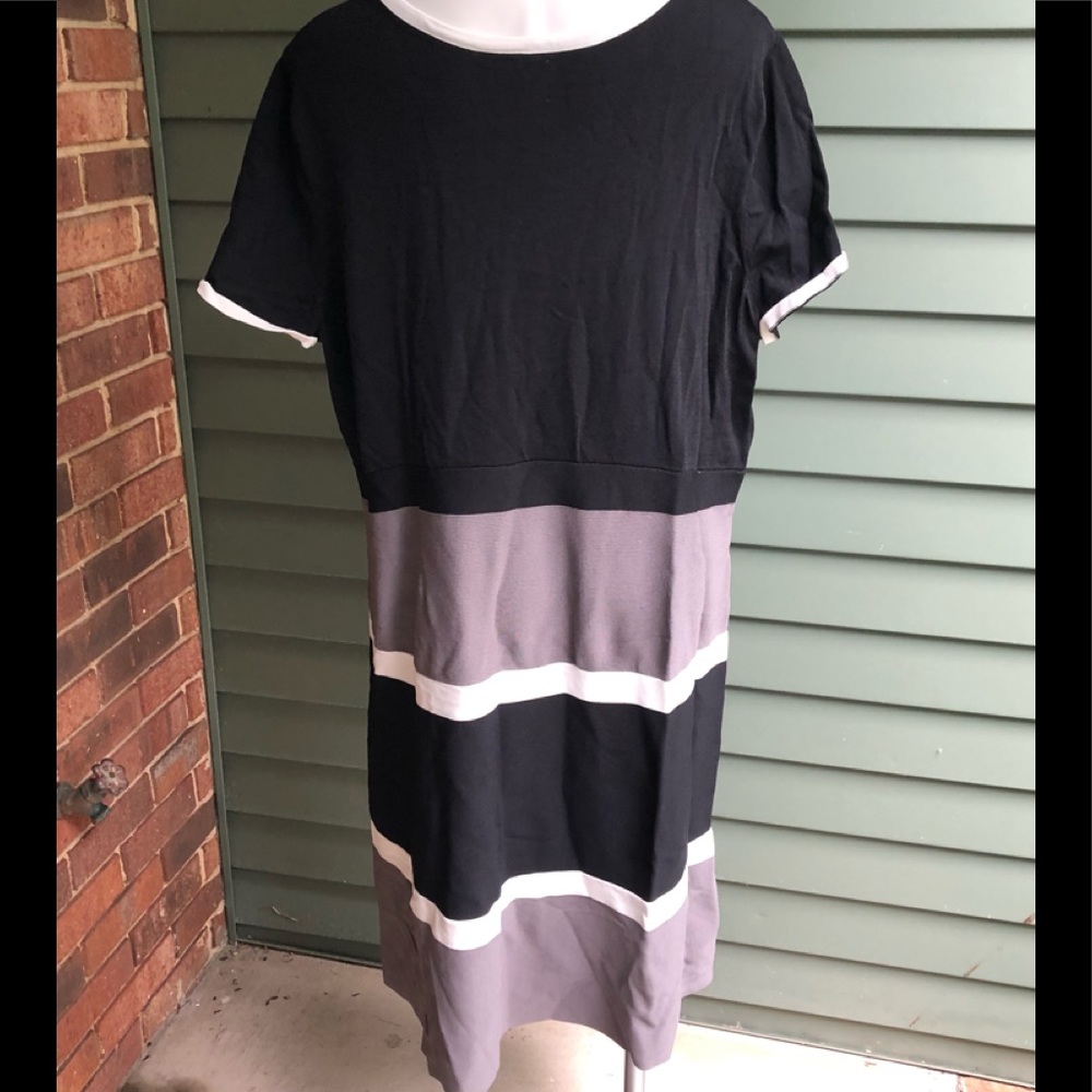 Beautiful  Ann Klein Tiered Ruffle Dress